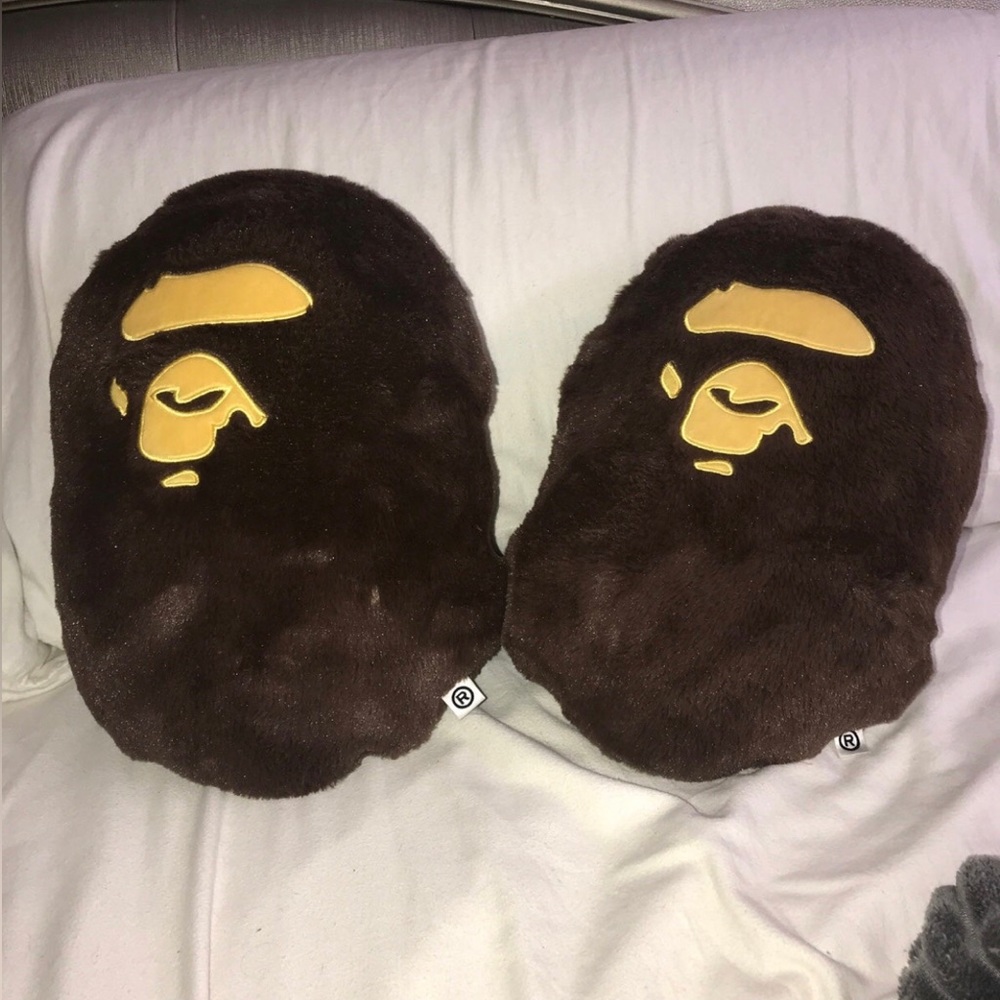 2 BIG APE HEAD CUSHIONS